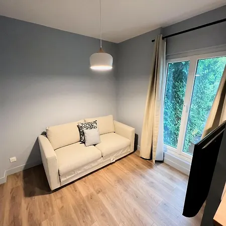 Pere Lachaise Apartment Paris